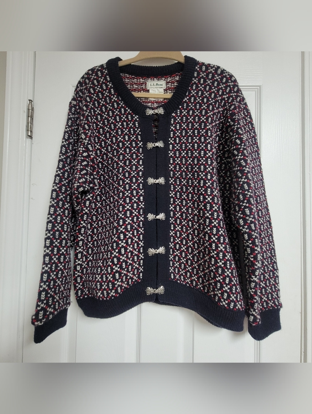 Vintage LL Bean Women's Sweater Wool Blend  Made In Norway Size Medium.